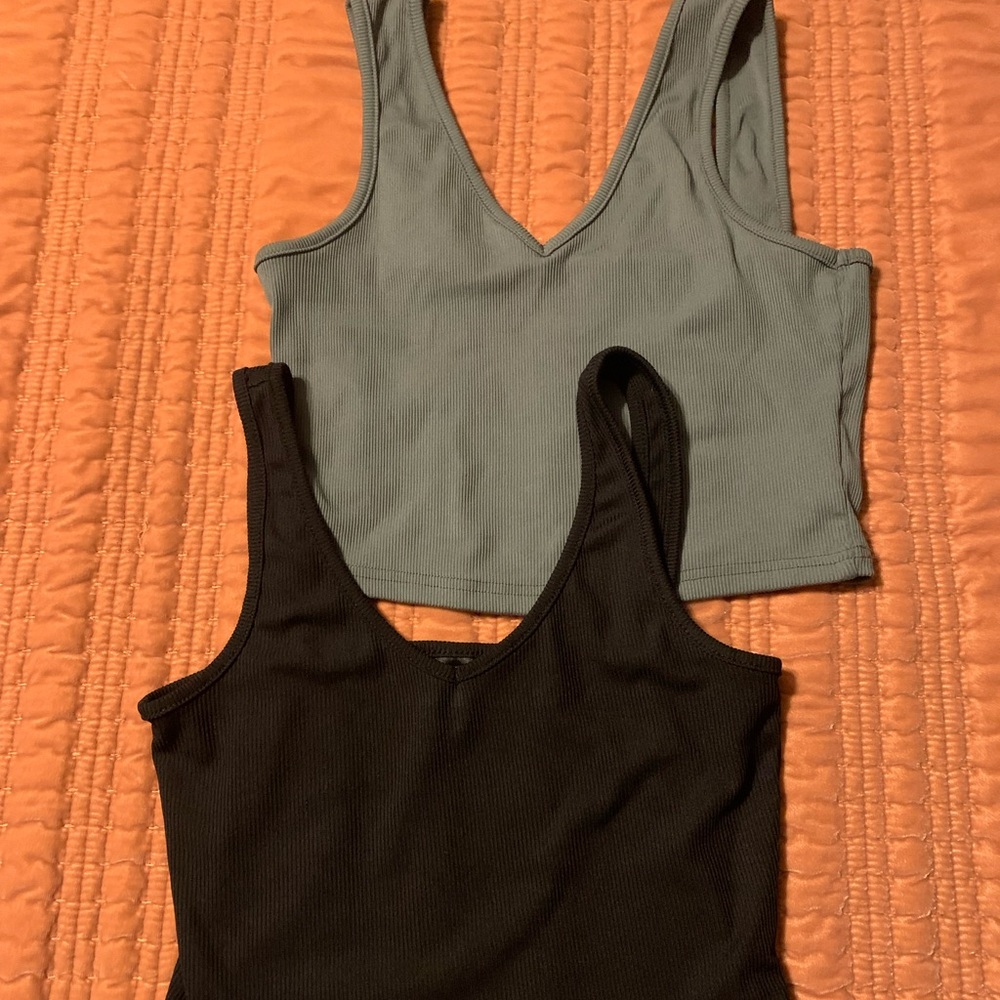 Bundle of 2 Shein cropped tanks size small